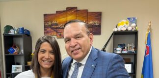 Minister Endy Croes ta desea Shakeena Croes hopi exito den e campeonato 2024 di Softball Fastpitch na Corsou