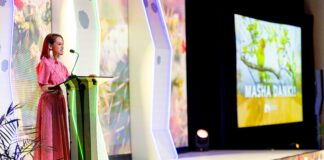 Ronella Croes (CEO A.T.A.) durante Aruba Global Travel Conference: Cambionan strategico y ambicioso dirigi riba conceptonan di “Responsible & Regenerative Tourism”