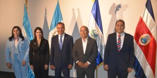 Minister Thijsen na recepcion independencia Centro America