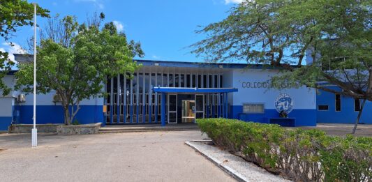 Crisis: Rector di Colegio Arubano manda cas