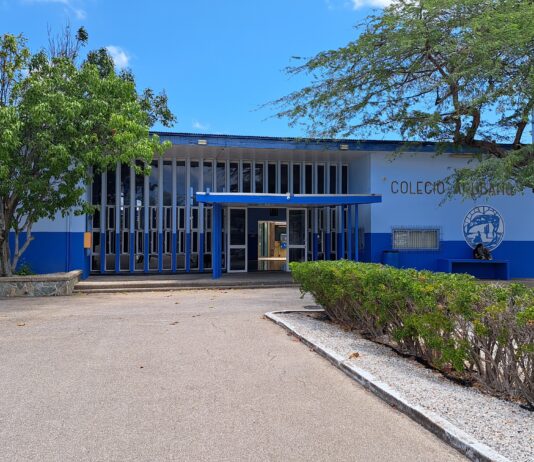 Crisis: Rector di Colegio Arubano manda cas