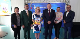 Minister Endy Croes ta presenta e material di educacion tocante cuido di cacho