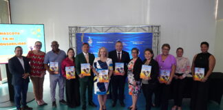 Minister Endy Croes ta presenta e material di educacion tocante cuido di cacho