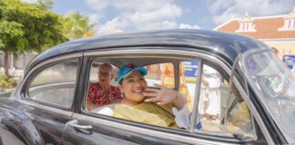 Minister Maduro a duna inicio na Dia di Monumento na e Monumento Casita Geel den Weststraat 15