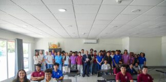 Minister Endy Croes a bishita Mon Plaisir College havo pa invita e alumnonan di klas 4 y 5 pa un sesion informativo dia 26 di september proximo