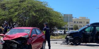 Accidente semi-frontal cu 5 hende herida banda di Palm Beach Plaza