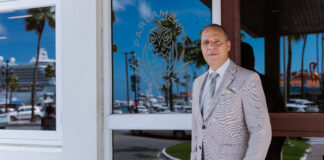 Parlamentario Marco Berlis (MEP): Benny mester paga Afl 940 mil florin!