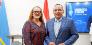 Minister Endy Croes: A aumenta e subsidio pa buki, bus, grm grafische rekenmachine y a agrega acerca un subsidio pa laptop y tablet