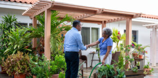 Minister Arends ta introduci Proyecto Piloto di Entrega di Cuminda Cayente pa Adultonan Mayor hunto cu Fundacion Pa Nos Comunidad