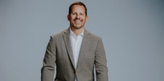 Miguel Mansur (ACCION21) ta modernisa nos ley electoral pa duna Arubano den exterior derecho di voto