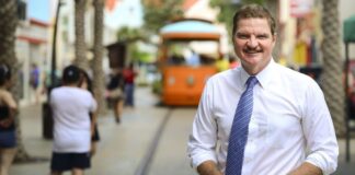 Lider di AVP, Mike Eman: AVP lo trece comercio hunto pa rebiba e revitilisacion di caya grandi