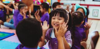 Mayornan, dicon scoge pa inscribi bo yiu na un scol di SKOA?