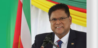 Presidente di Republica di Surinam riba un bishita oficial na Aruba