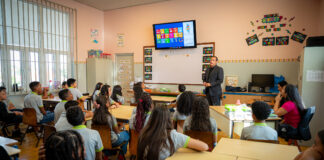 Rosario College ta e di 29 scol basico pa ricibi presentacion educativo di Minister Geoffrey Wever