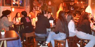 Ban Topa na Eindhoven: Entusiasmo ta grandi bou di studiantenan pa dialoga cu Gabinete di Aruba