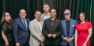 The Hilton a honra y celebra aniversario di nan empleado den forma grandi