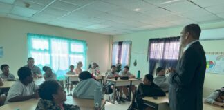 Colegio Frère Bonifacius ta e dia 30 scol basico pa ricibi presentacion educativo di Minister Geoffrey Wever