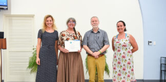 A gradua di Universidad di Aruba, Maria G. Louwe