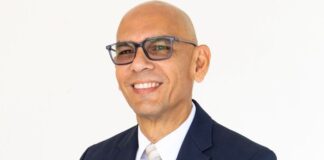 Otmar Oduber cu preguntanan na Minister Ursell Arends