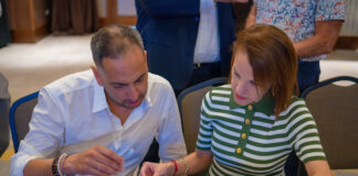 Minister di Turismo a ricibi presentacion for di Aruba Tourism Authority introduciendo ideanan nobo pa aña 2025