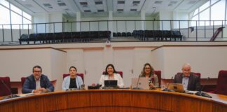 Minister Maduro di Finansa a duna Comision Financiero di Parlamento un bista cronologico di e trabounan haci pa stabilisa y mehora finansa publico na Aruba