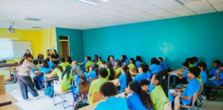 Aruba Bank a comparti informacion balioso cu studiantenan di Ceque College