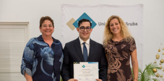 José Henriquez Reyes, Graduado di Universidad di Aruba