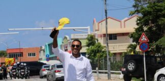 Hendrik Tevreden cu un mensahe na pueblo