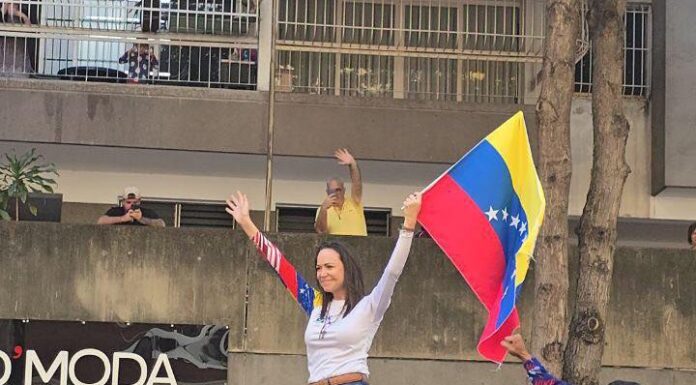 A detene Maria Corina Machado memey di protesta p’e libertad di Venezuela