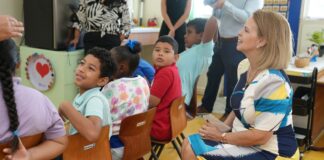 Prome Minister a bishita Scol Dun’un Man pa conoce nan proyecto ganado di Edutech