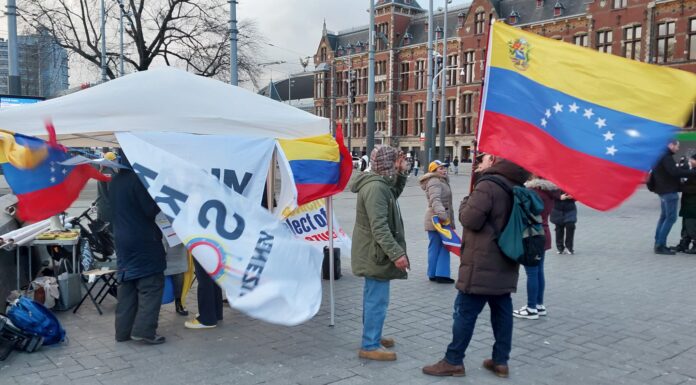 Venezolanonan na Amsterdam a uni n’e protesta contra e reinauguracion di Maduro mientras cu tension ta crece na Venezuela