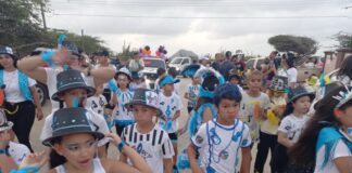 Parada di carnaval di Colegio Laura Wernet-Paskel