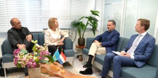 Durante su bishita di trabou na Hulanda; Prome Minister a reuni cu Minister di Buitenlandse Zaken riba varios tema importante