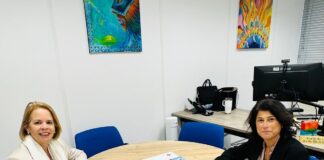 Prome Minister Evelyn Wever-Croes a bishita Gabinete di Aruba