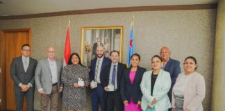 Minister Maduro di finansa a brinda Fitch Ratings un aprecio pa e 25 aniversario di trabou na bienestar di Aruba