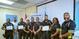 A honra 3 polis pa nan accion relampago contra di un sospechoso cu arma di candela