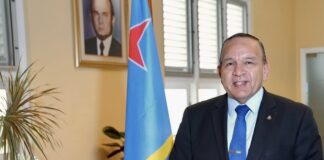 Parlamentario Endy Croes: Celebrando 49 aña di Himno y Bandera: 18 di Maart 1976 e bandera di Aruba a bay halto pa promer biaha