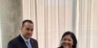 Riba 28 di maart, ex Minister Maduro a haci e traspaso di e cartera di Finansa y Cultura na Minister Wever kende a bira e Minister di Finansa nobo di Pais Aruba