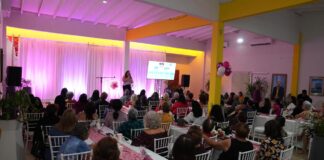 Den un sala completamente yen cu oradornan inspirativo partido MEP a celebra Dia Internacional di Hende Muhe