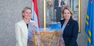 Prome Minister a reuni cu embahadora di Reino Hulandes na Caracas