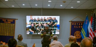 Altocomisario cu presentacion na Rotary Club of Aruba