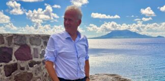 Secretario di estado Szabó ta bishita Aruba y Corsou