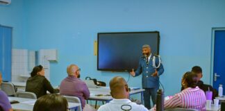 Desaroyo policial ta continua: Grupo grandi di polis a cuminsa curso di MKO