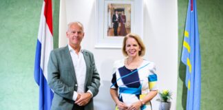 Secretario di Estado Zsolt Szabó a gradici Evelyn Wever-Croes pa su cooperacion, profesionalismo y pa semper a representa reino dignamente