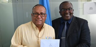 DCA a honra Richard Deluvia pa su 35 aña di servicio