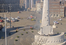 Auto ta explota na De Dam: Homber herida gravemente