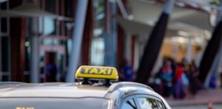 Falta di transparencia den otorgamento di permiso di taxi na Aruba ta lanta bos di protesta di e hulpchauffeurnan