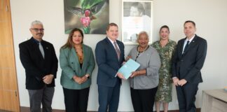 Delegacion di UNESCO a bishita Prome Minister