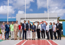 Ofreciendo seminarionan educativo pa entrendornan local y mucho mas: Brent Nowicki y Dylan Carter di World Aquatics ta conta di nan bishita na Aruba