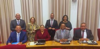 Den Parlamento: Mike Eman y Gerlien Croes ta contradeci otro: No por culpa Gabinete Wever-Croes di tardansa den negociacion cu Hulanda